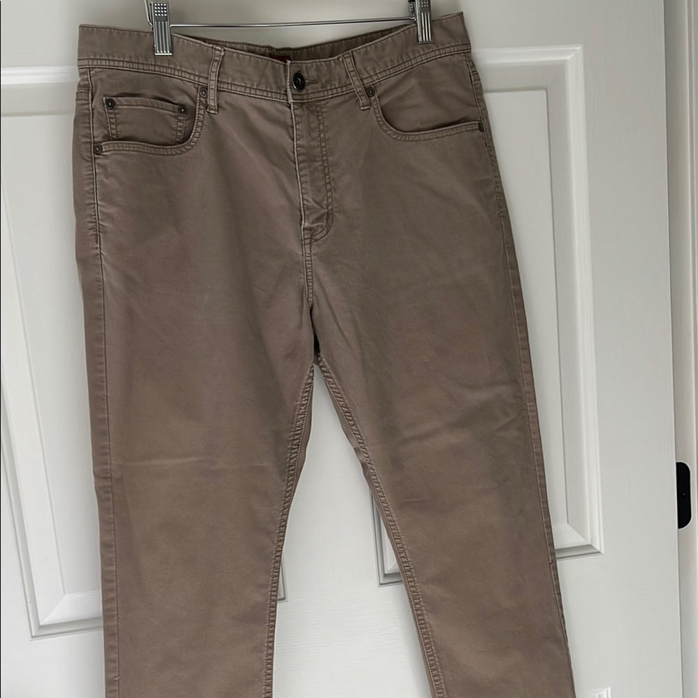 Men’s Tan Slim Jeans with Full Length and Smooth Fabric